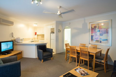 Golden Shores Holiday Club - ACT Tourism 5