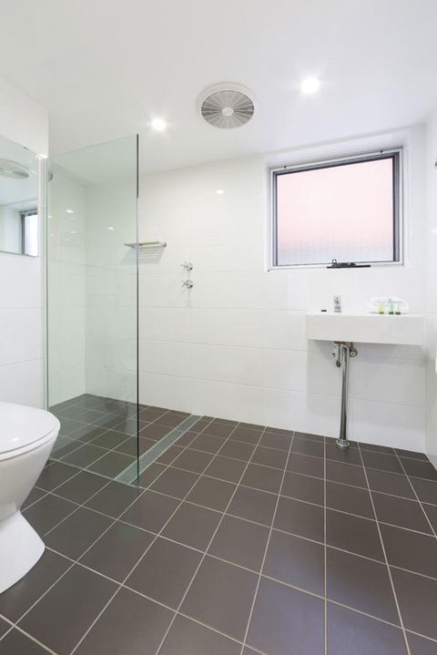 Forrest Hotel And Apartments - ACT Tourism 4