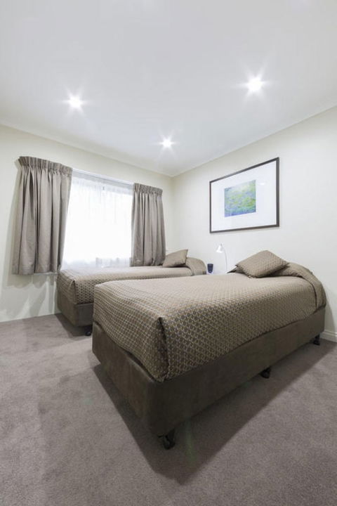 Forrest Hotel And Apartments - ACT Tourism 2