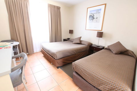 Forrest Hotel And Apartments - ACT Tourism 3