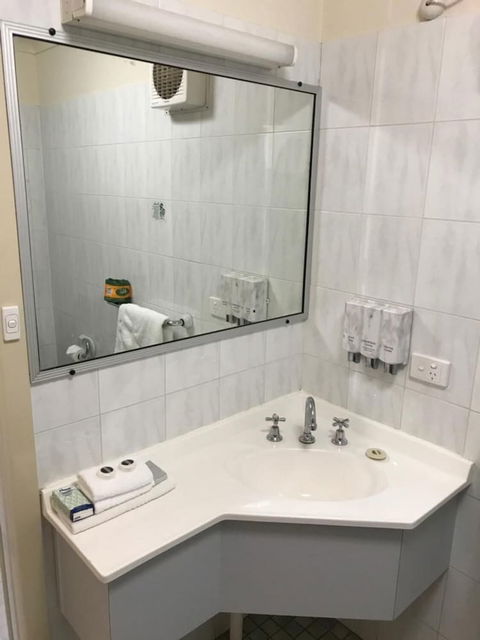 Orange Motor Lodge - ACT Tourism 5