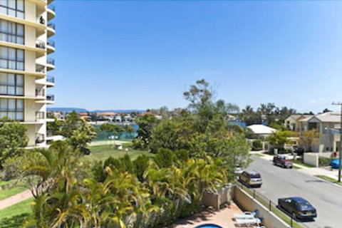Budds Beach Apartments - ACT Tourism 1