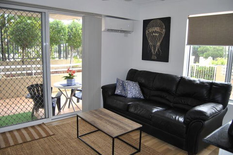 Budds Beach Apartments - ACT Tourism 4