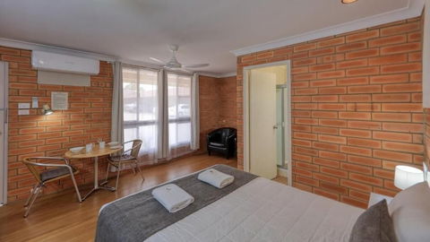 Gunsynd Motor Inn - ACT Tourism 4