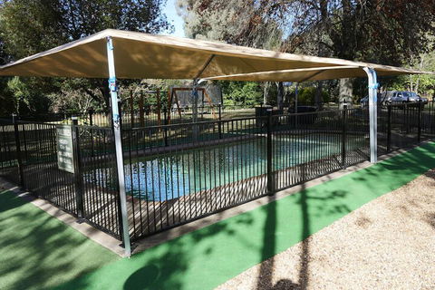 Adina Lodge Holiday Units - ACT Tourism 7