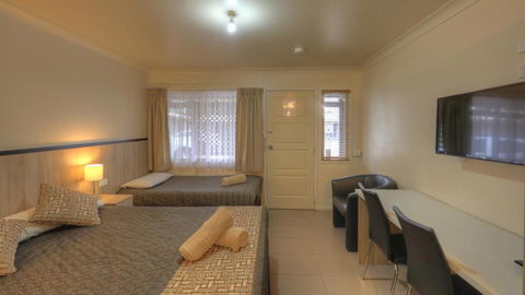 Starline Motor Inn - ACT Tourism 2