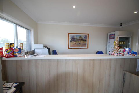 Starline Motor Inn - ACT Tourism 6
