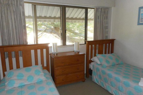 Placid Waters Holiday Apartments - ACT Tourism 6