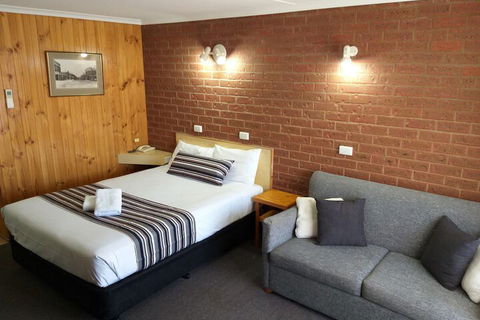 Country Mile Motor Inn - ACT Tourism 7