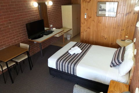 Country Mile Motor Inn - ACT Tourism 4