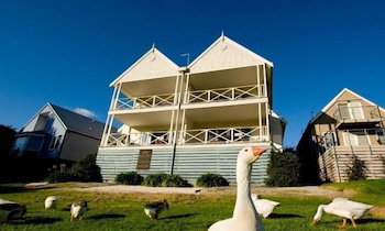 Lakeside Suites 4 - ACT Tourism 3
