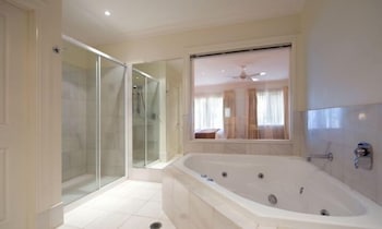Lakeside Suites 4 - ACT Tourism 1