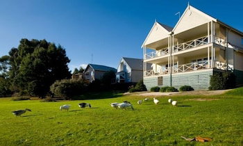 Lakeside Suites 3 - ACT Tourism 4