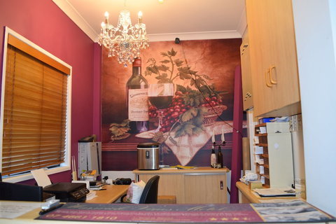 Warwick Vines Motel - ACT Tourism 1