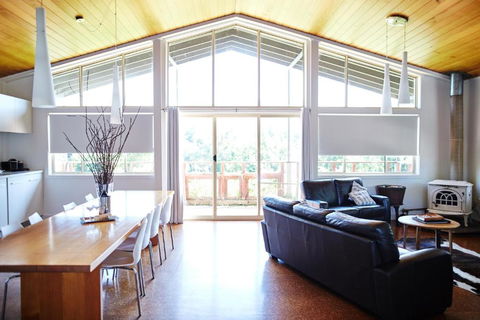 Feathertop Winery - ACT Tourism 1