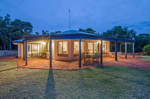 Yallingup Pet Friendly Bush Retreat - ACT Tourism 6