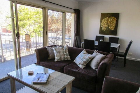 Angaston Mews Apartments - ACT Tourism 6
