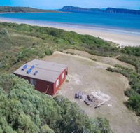 Cloudy Bay Cabin - ACT Tourism