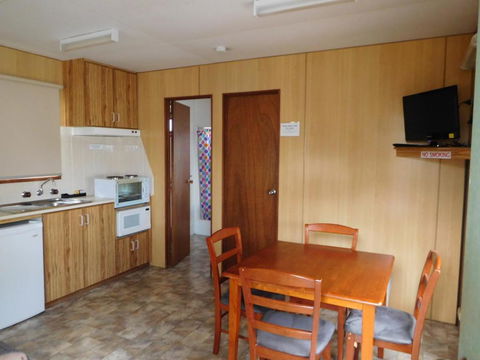 Villa Holiday Park - ACT Tourism 5