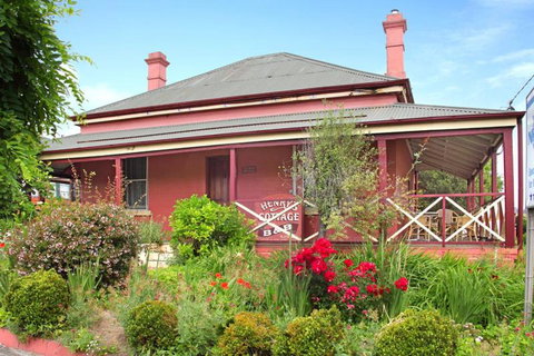 Henrys Cottage - ACT Tourism 4