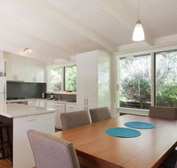 Maryrose Beautiful close walk to the beach - ACT Tourism