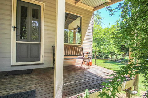 Alpine Arnica Cottage 2 - ACT Tourism 1