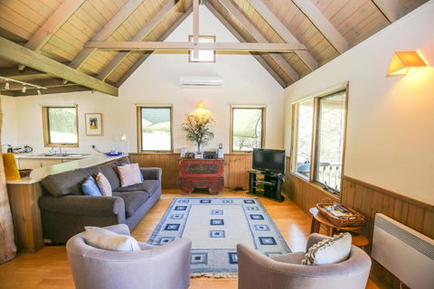 Crabapple Cottage - ACT Tourism 4