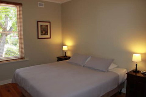 Warwick Apartment - ACT Tourism 0