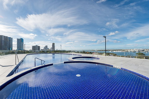 Meriton Suites Southport, Gold Coast - ACT Tourism 3