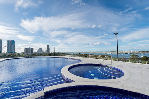 Meriton Suites Southport, Gold Coast - ACT Tourism 2