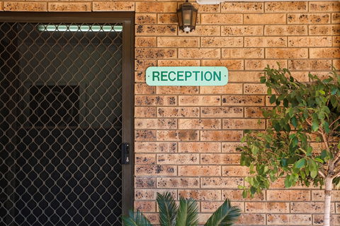 Clermont Country Motor Inn - ACT Tourism 0