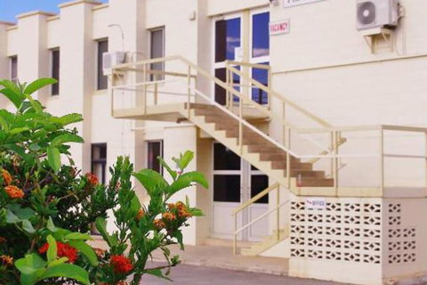 Accommodation At Isa - ACT Tourism 7