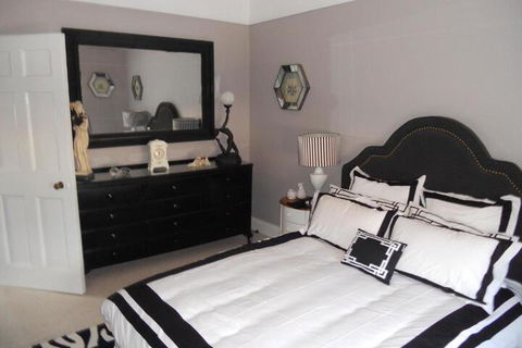 Montrose House - ACT Tourism 3