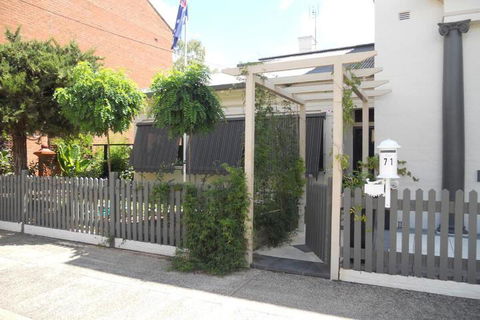 Montrose House - ACT Tourism 5