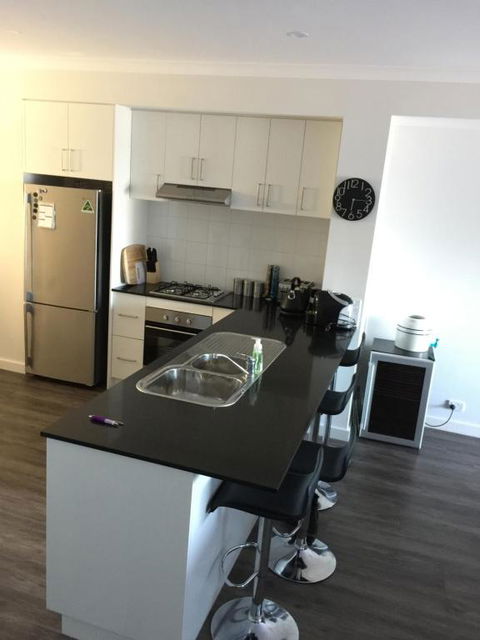 Falcon Bay 4x4 Townhouse - ACT Tourism 2