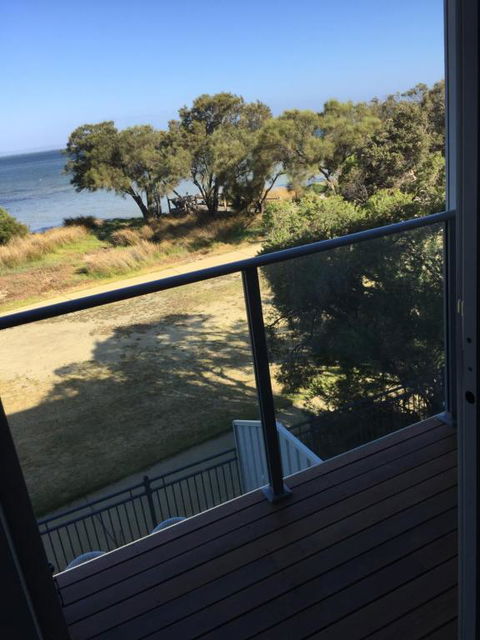 Falcon Bay 4x4 Townhouse - ACT Tourism 3