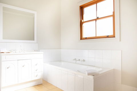 Audrey Wilkinson Vineyard - ACT Tourism 4