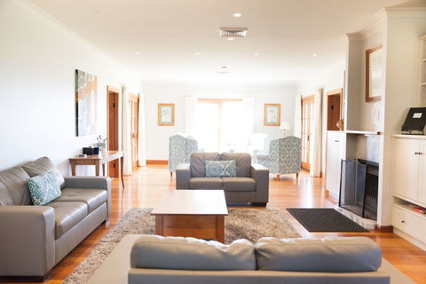 Audrey Wilkinson Vineyard - ACT Tourism 1