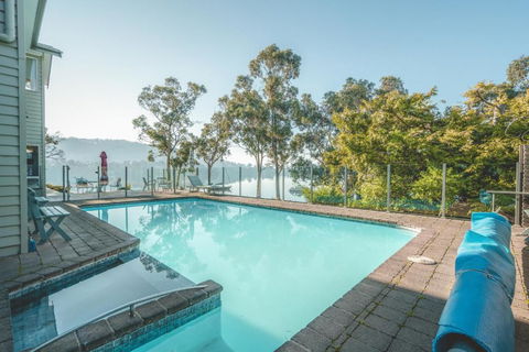 The Anchorage Waterfront Apartment - ACT Tourism 3
