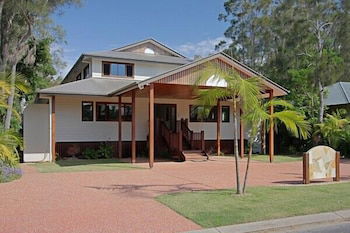 Away On Shirley Lane - ACT Tourism 0