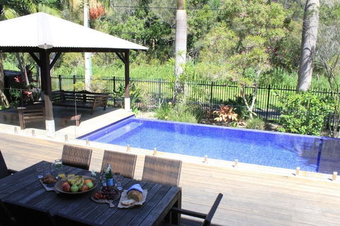 Away On Shirley Lane - ACT Tourism 3