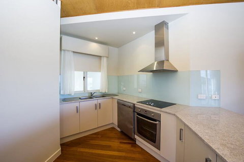 Waters Edge Townhouse 4 - ACT Tourism 7
