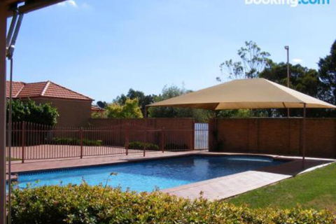 Fairways Bed & Breakfast At Jerilderie - ACT Tourism 5