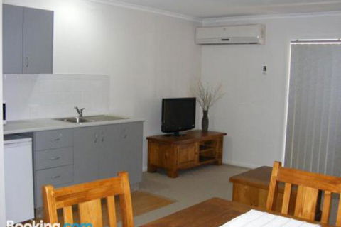 Fairways Bed & Breakfast At Jerilderie - ACT Tourism 6