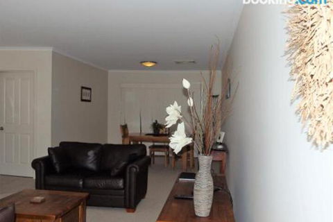 Fairways Bed & Breakfast At Jerilderie - ACT Tourism 4