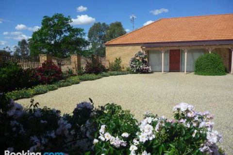 Fairways Bed & Breakfast At Jerilderie - ACT Tourism 0