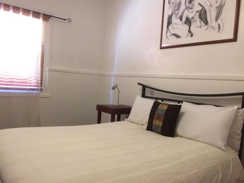 Flying Fox Backpackers - ACT Tourism 2