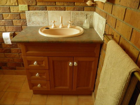 Coucals Cottage - ACT Tourism 3