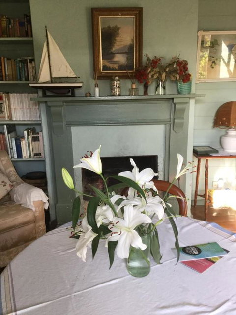 Twomeys Cottage - ACT Tourism 6