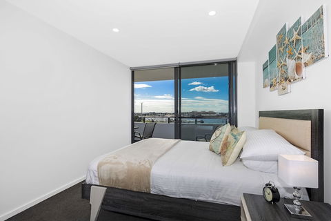 Astra Apartments Newcastle West - ACT Tourism 1